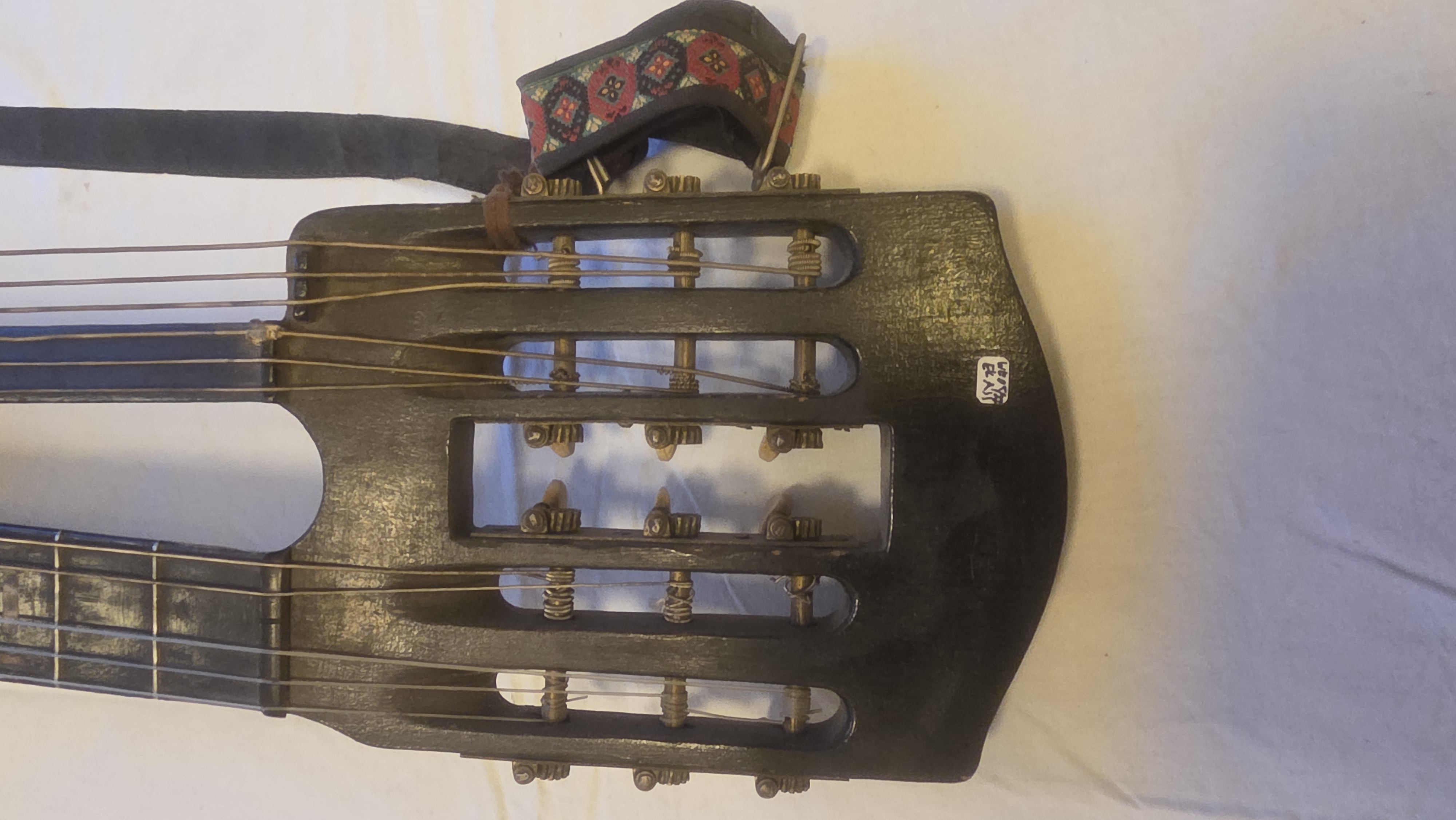 12SAITIGE KONTRAGITARRE Bild