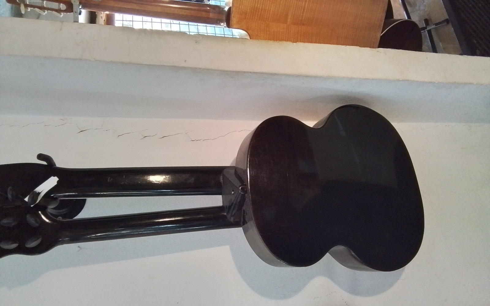 15saitige Kontragitarre Bild