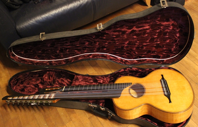 15 saitige Kontragitarre Bild