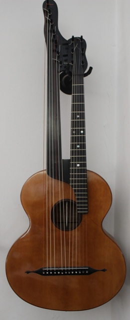 13-saitige Wiener Kontragitarre Bild