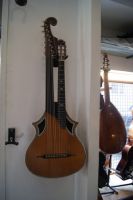 13 saitige Wiener Kontragitarre Bild