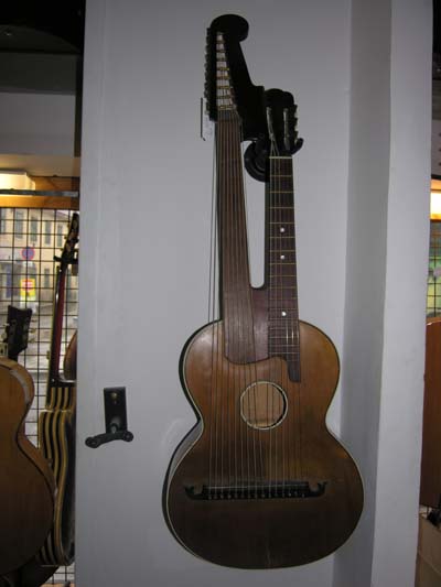 15 saitige Kontragitarre Silvestri Bild