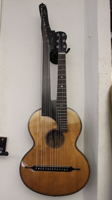 14-saitige Wiener Kontragitarre Bild