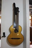 13 saitige Kontragitarre Bild