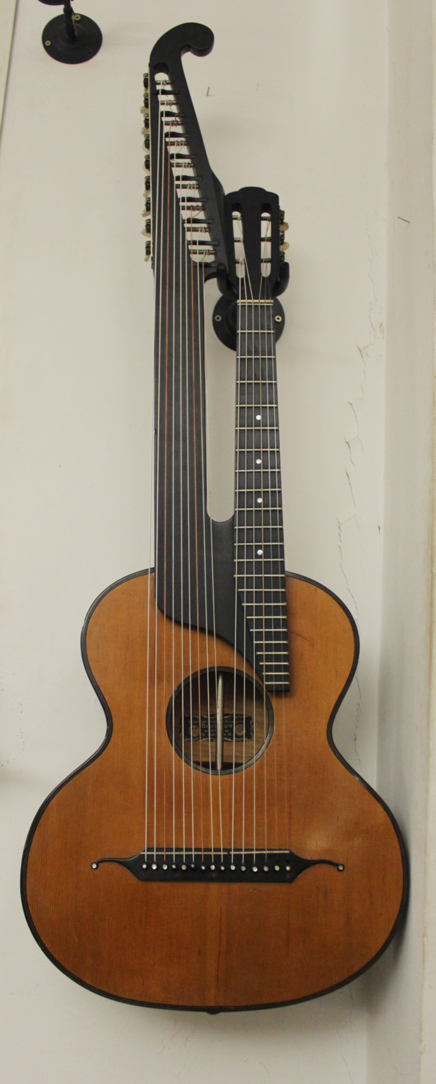 15 saitige Kontragitarre Georg Haid Bild