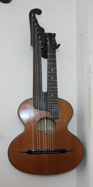 13 saitige Kontragitarre Josef Obrecht Bild