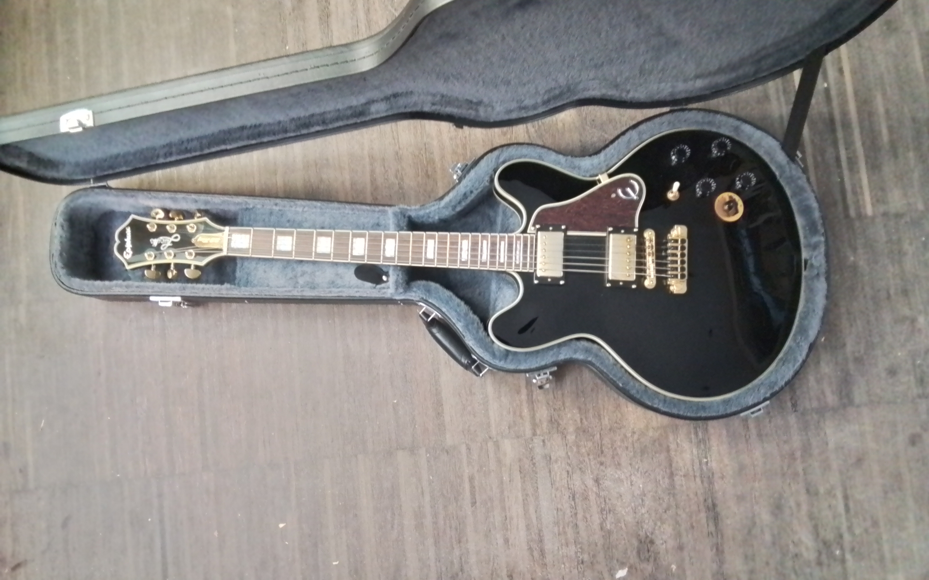 Epiphone 335 style Bild